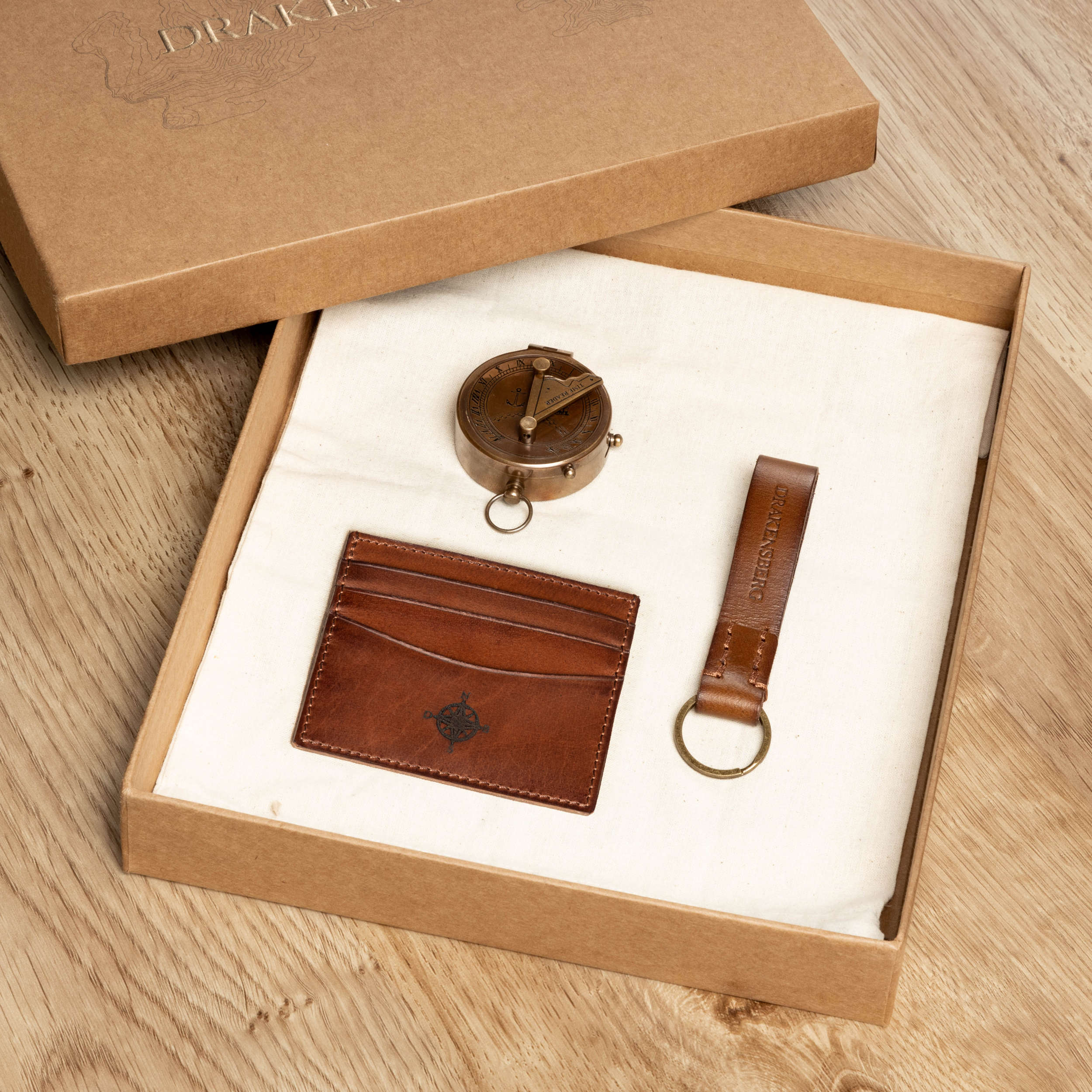 Gift set - card case, compass &amp; keyring