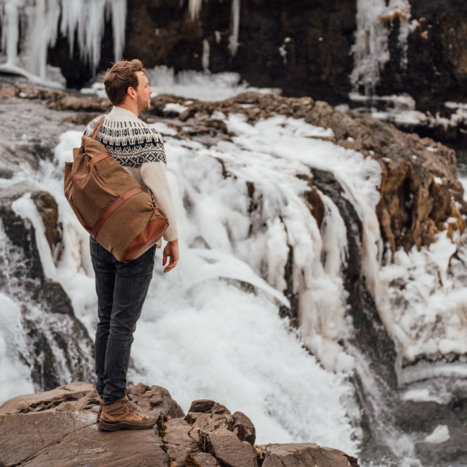 DR00125 - Großer Seesack »Robin« (L) und Rucksack aus Baumwolle und Leder | Oliv-Grün, Tragebeispiel